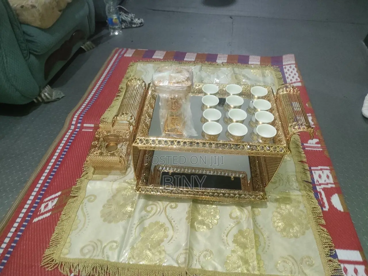 ስኒ ማስቀመጫ ወርቃማው ረከቦት