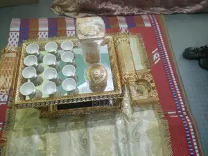 ስኒ ማስቀመጫ ወርቃማው ረከቦት