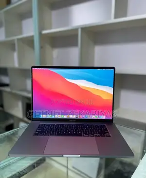Photo - New Laptop Apple MacBook Pro 2019 32GB Intel Core I9 SSD 1T