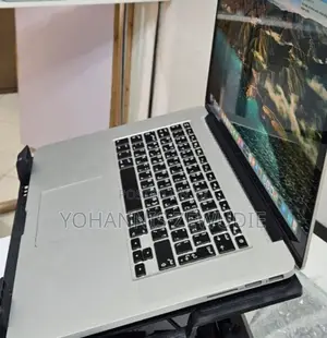 New Laptop Apple MacBook Pro 2018 16GB Intel Core i7 SSD 256GB