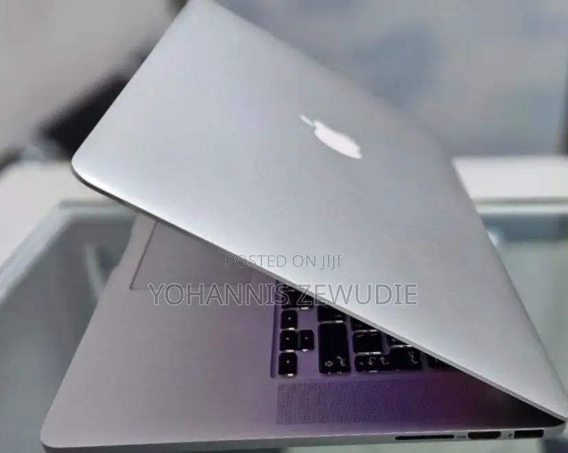 New Laptop Apple MacBook Pro 2018 16GB Intel Core i7 SSD 256GB