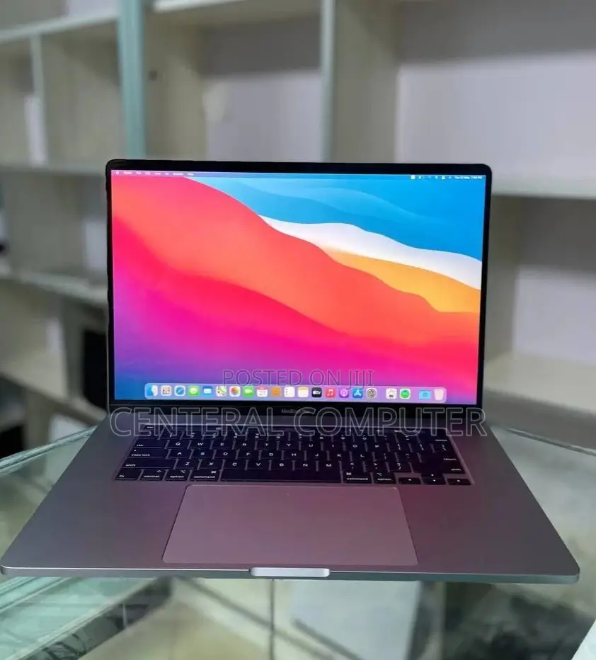 New Laptop Apple MacBook Pro 2019 32GB Intel Core i9 SSD 512GB