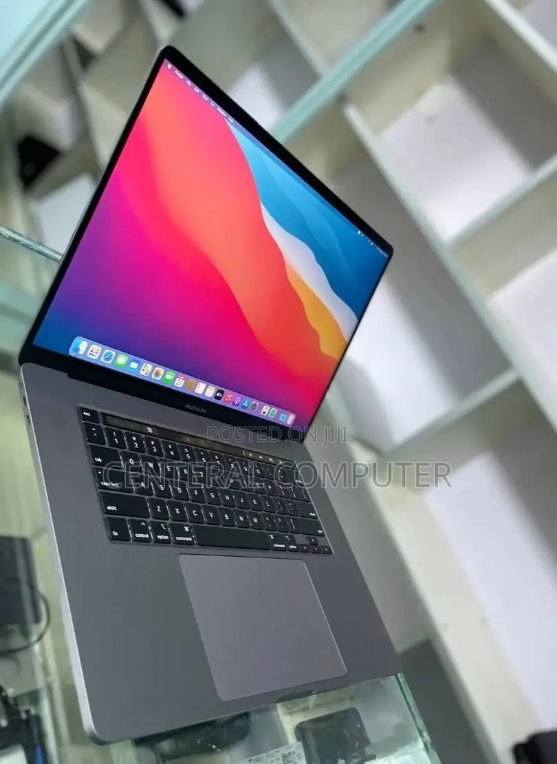 New Laptop Apple MacBook Pro 2019 32GB Intel Core i9 SSD 512GB