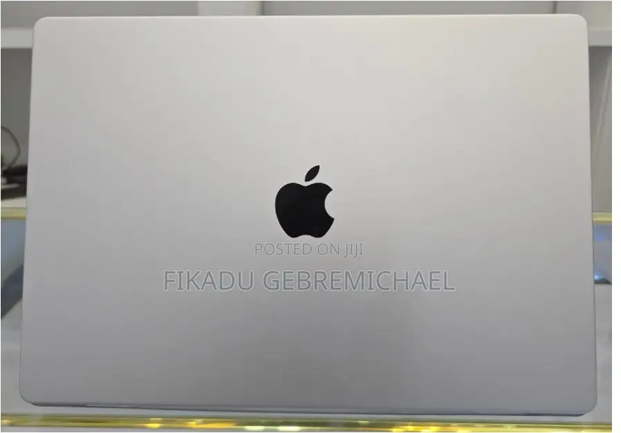 New Laptop Apple MacBook Pro 2022 M2 16GB Apple M2 SSD 1T