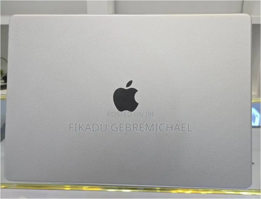 New Laptop Apple MacBook Pro 2022 M2 16GB Apple M2 SSD 1T