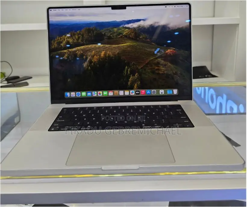 New Laptop Apple MacBook Pro 2022 M2 16GB Apple M2 SSD 1T