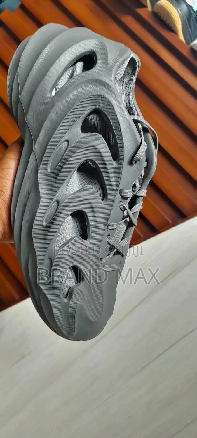 Adidas Yeezy Slides Master Quality