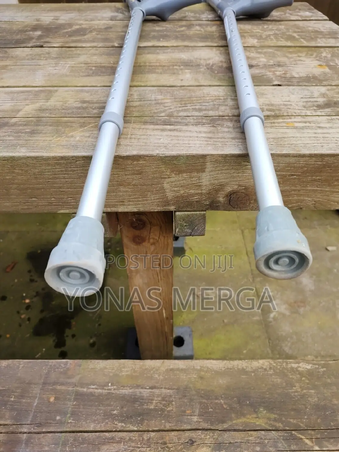 Crutches§ክራንች¶Crunch\መሬት እንዲቆነጥጥ ቡሽ አለ|Wheelchair°Wheelchair