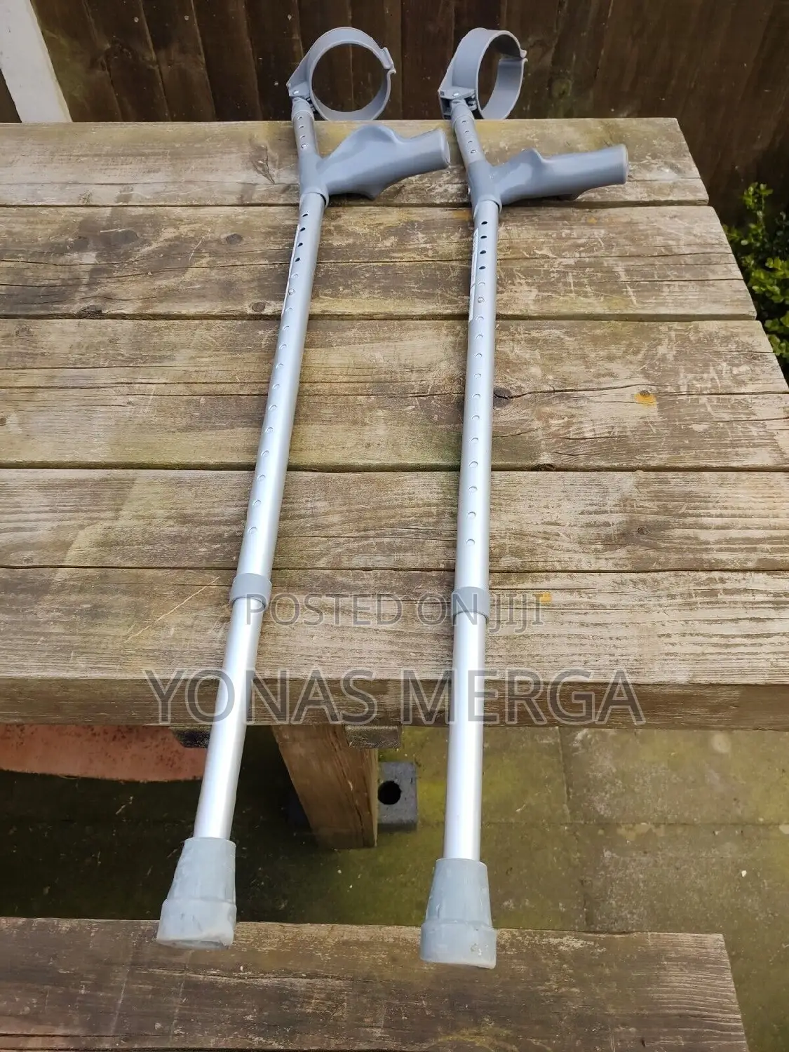 Crutches§ክራንች¶Crunch\መሬት እንዲቆነጥጥ ቡሽ አለ|Wheelchair°Wheelchair