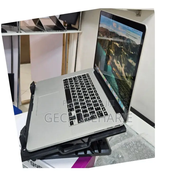 New Laptop Apple MacBook 2018 16GB Intel Core I7 SSD 256GB