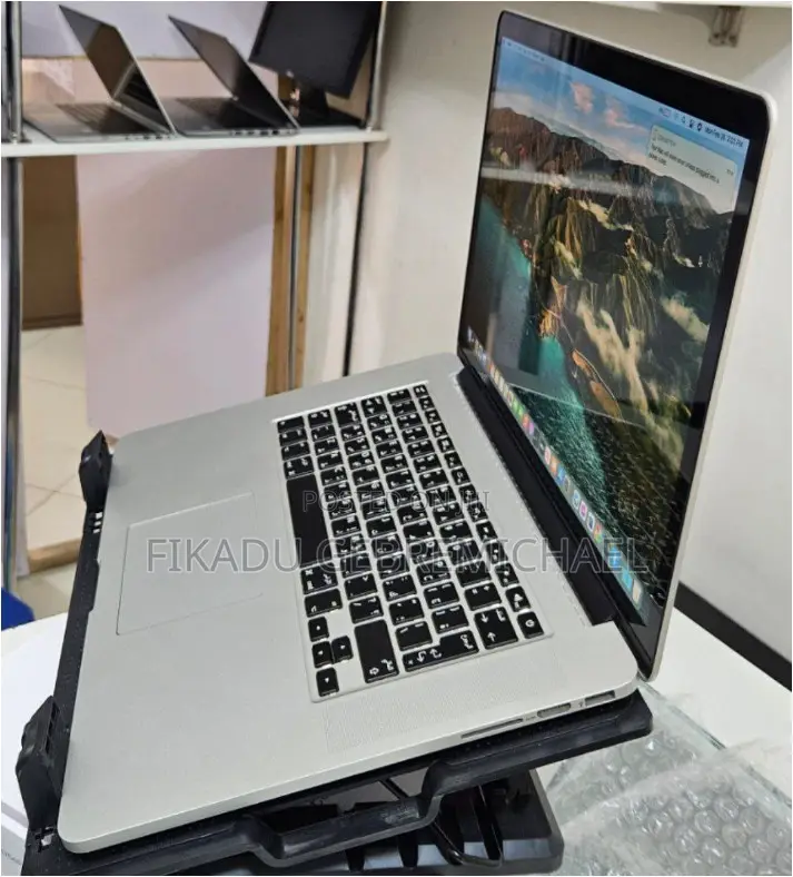 New Laptop Apple MacBook 2018 16GB Intel Core I7 SSD 256GB