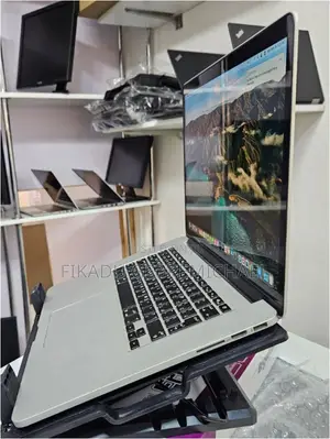 New Laptop Apple MacBook 2018 16GB Intel Core I7 SSD 256GB