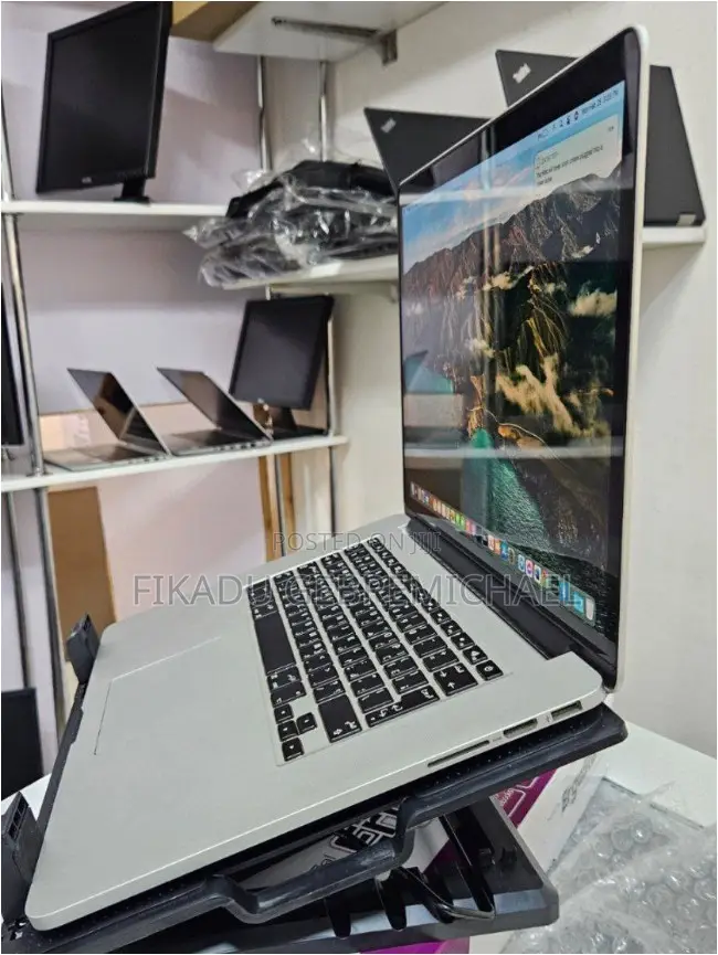 New Laptop Apple MacBook 2018 16GB Intel Core I7 SSD 256GB