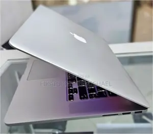 New Laptop Apple MacBook 2018 16GB Intel Core I7 SSD 256GB