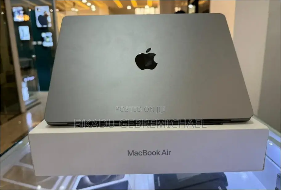 New Laptop Apple MacBook Air 2023 M2 8GB SSD 256GB