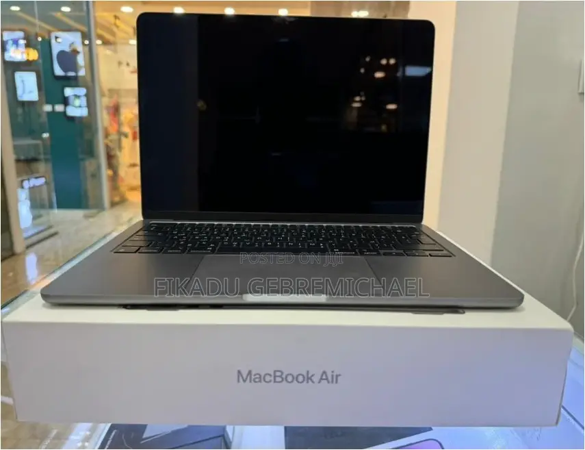 New Laptop Apple MacBook Air 2023 M2 8GB SSD 256GB