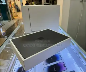 New Laptop Apple MacBook Air 2023 M2 8GB SSD 256GB