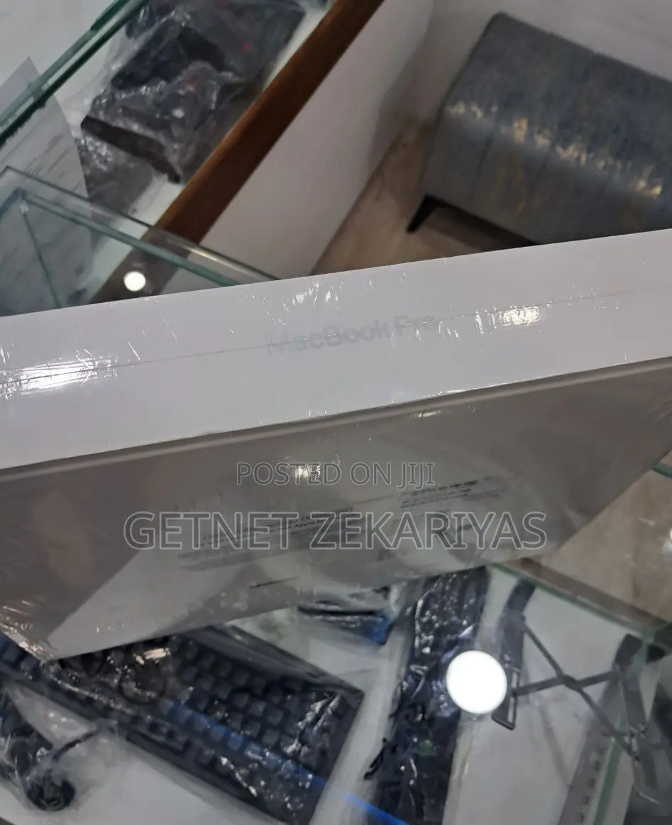 New Laptop Apple MacBook Pro 16GB Apple M2 SSD 512GB