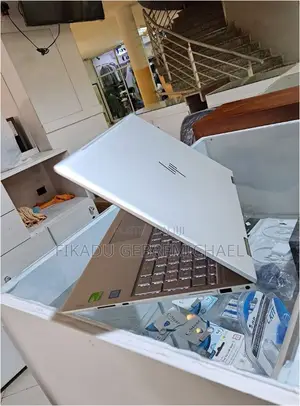 New Laptop HP Envy X360 8GB Intel Core I5 SSD 512GB
