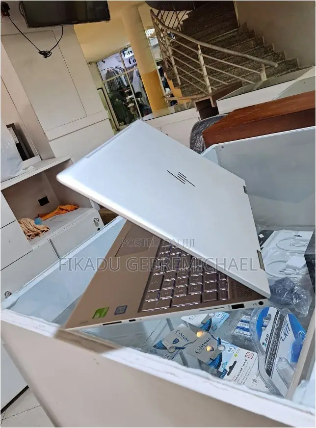 New Laptop HP Envy X360 8GB Intel Core I5 SSD 512GB