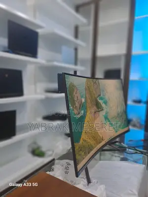 Photo - Samsung 32"Inch Gaming Curved Monitor ()