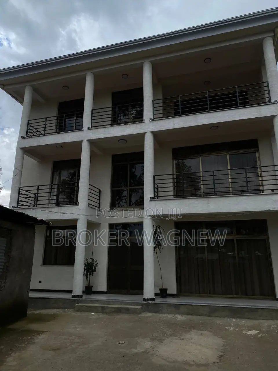 6bdrm House in Bole for rent