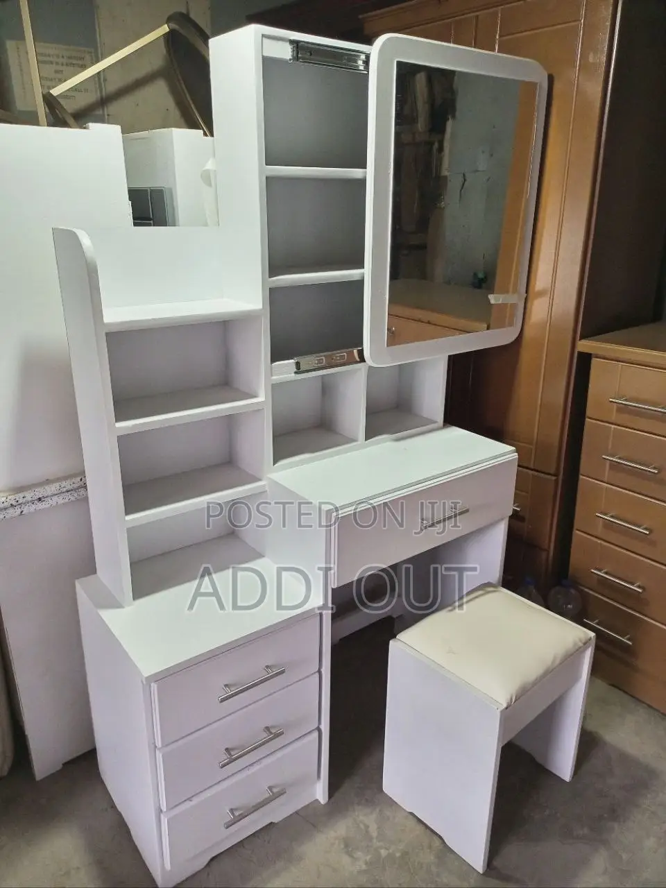 ድሬሲንግ ቴብል/Dressing