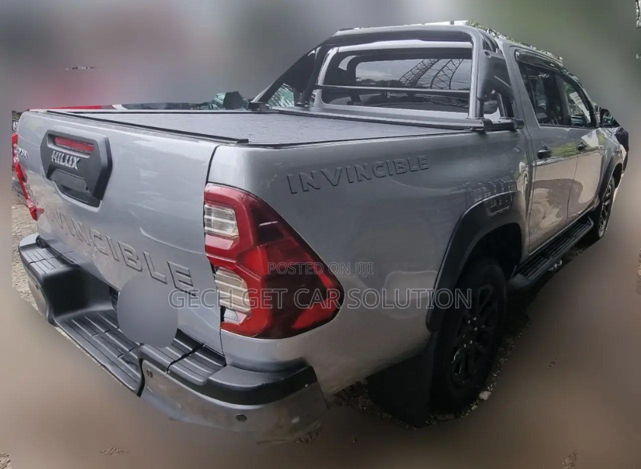 Toyota Hilux 2022 Silver