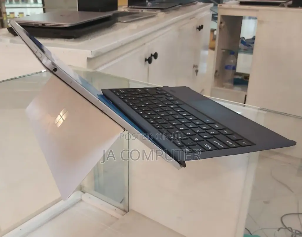 New Laptop Microsoft Surface Pro 4GB Intel Core I5 SSD 128GB