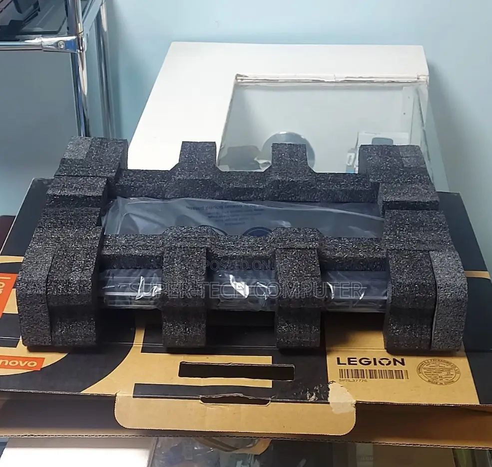 New Laptop Lenovo Legion Y740 16GB Intel Core I7 SSD 1T