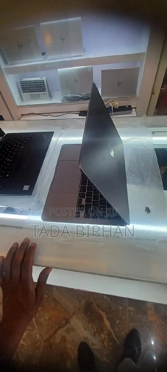 New Laptop Apple MacBook Pro 2017 12GB Intel Core i7 SSD 512GB