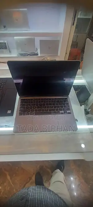 Photo - New Laptop Apple MacBook Pro 2017 12GB Intel Core i7 SSD 512GB