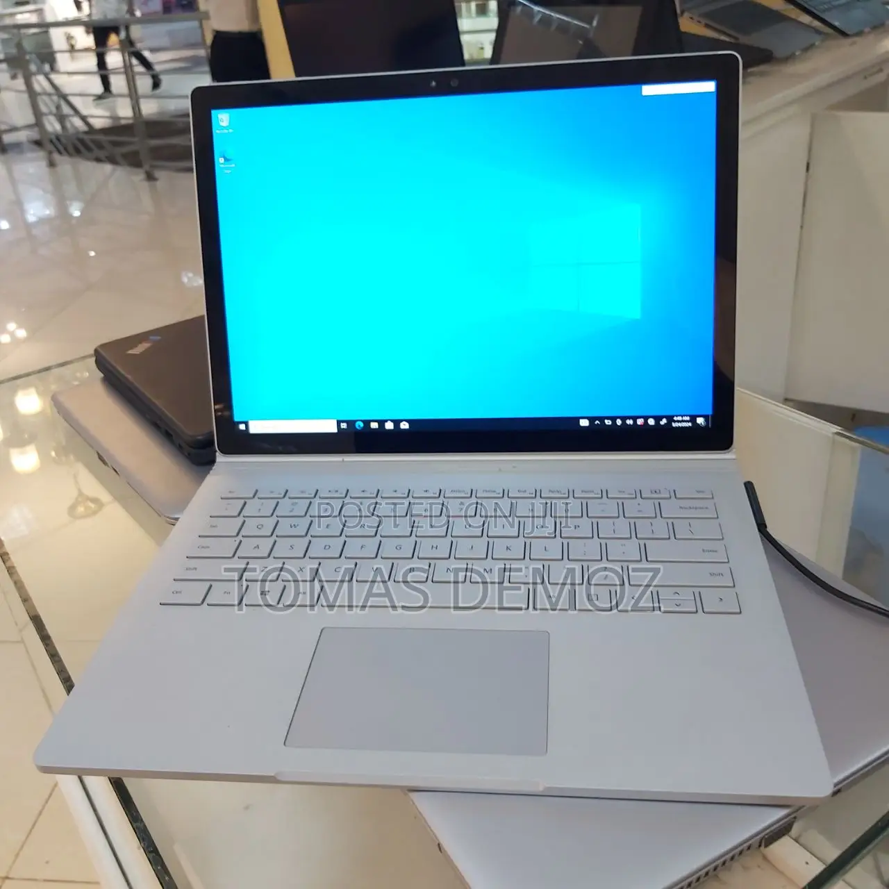 New Laptop Microsoft Surface Book 8GB Intel Core I5 SSD 256GB