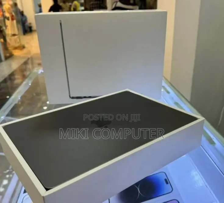 New Laptop Apple MacBook Air 2022 M2 8GB Intel SSD 256GB