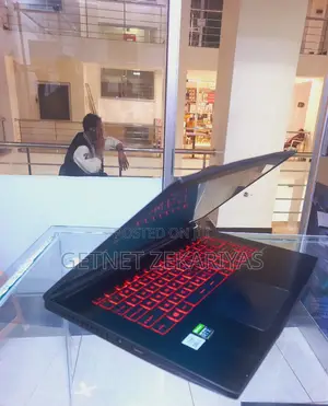 New Laptop MSI GF62 7RE 24GB Intel Core I7 SSD 512GB