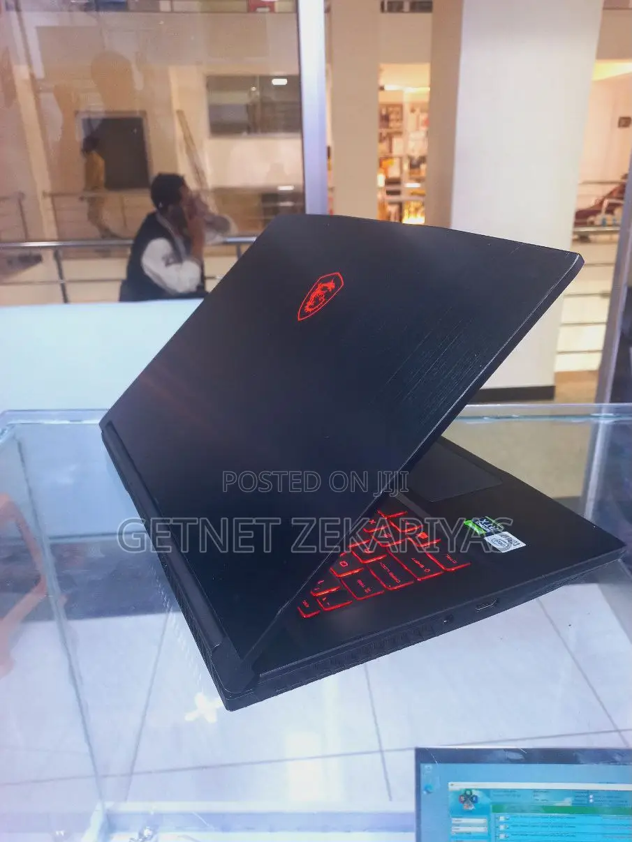 New Laptop MSI GF62 7RE 24GB Intel Core I7 SSD 512GB