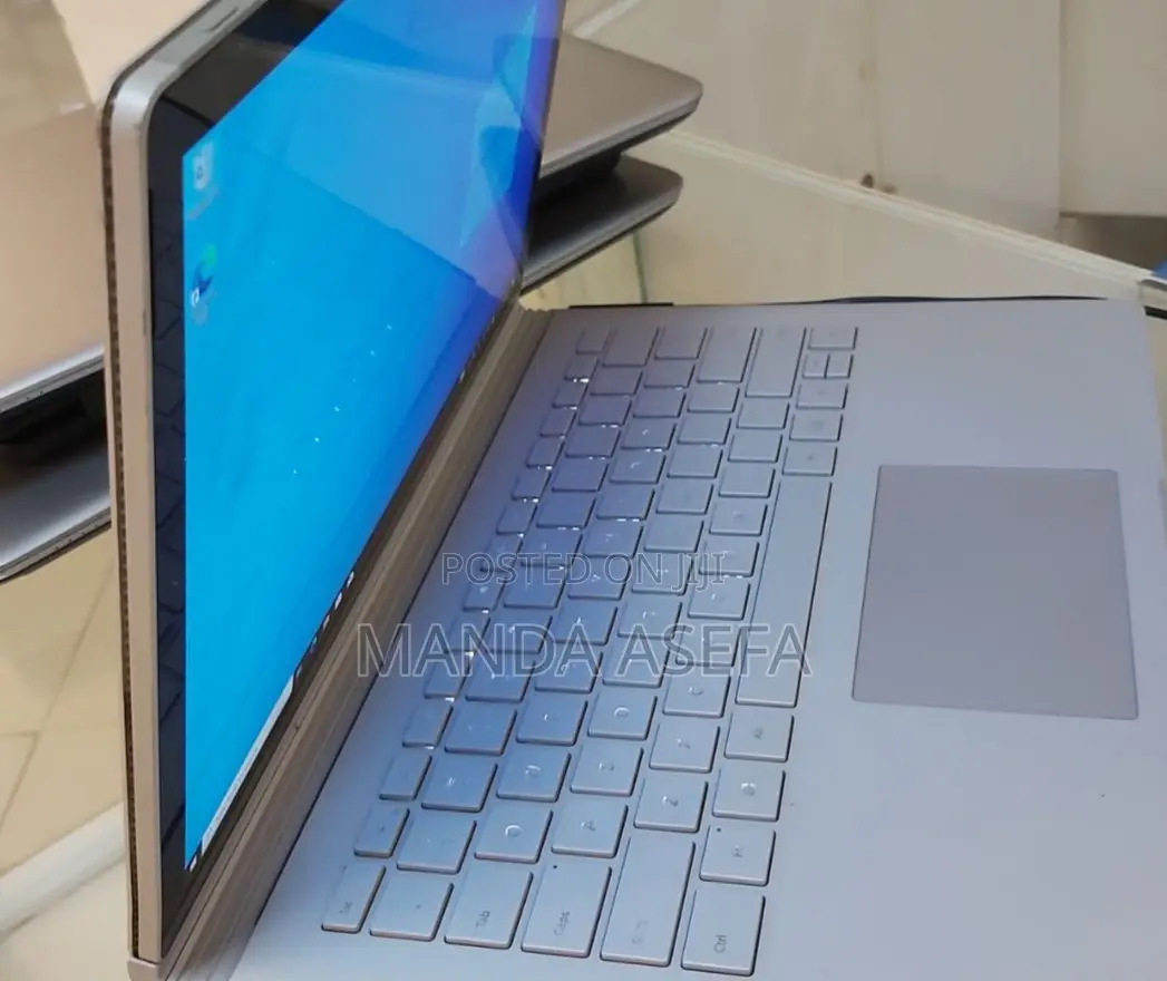 New Laptop Microsoft Surface 8GB Intel Core I5 SSD 256GB