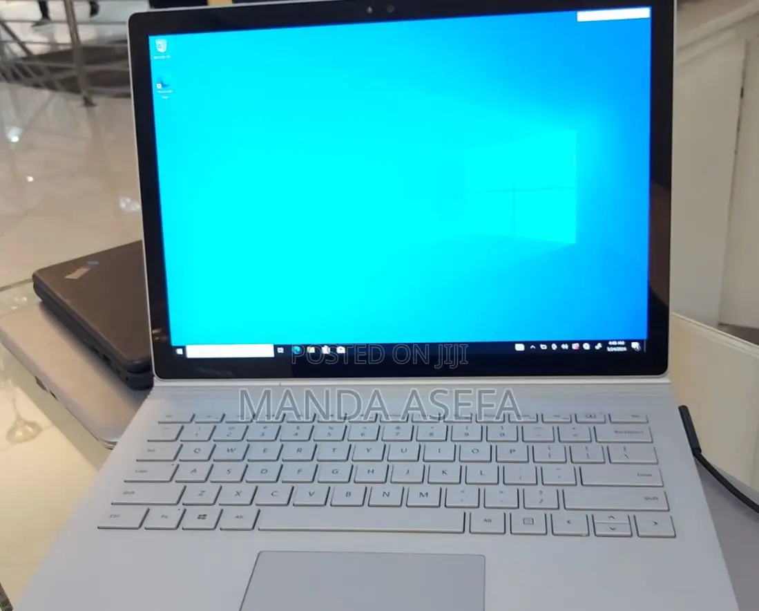New Laptop Microsoft Surface 8GB Intel Core I5 SSD 256GB