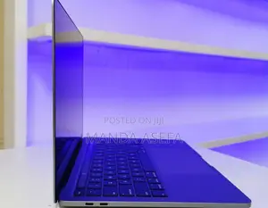 New Laptop Apple MacBook Pro 2019 8GB Intel Core I7 SSD 256GB