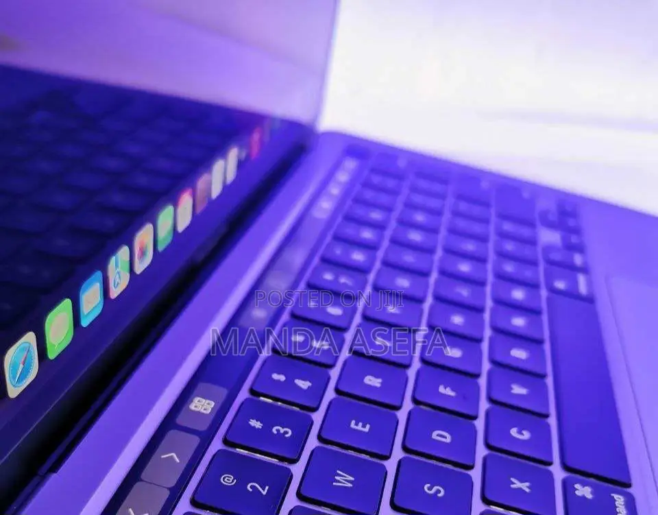 New Laptop Apple MacBook Pro 2019 8GB Intel Core I7 SSD 256GB