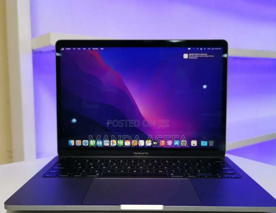 New Laptop Apple MacBook Pro 2019 8GB Intel Core I7 SSD 256GB