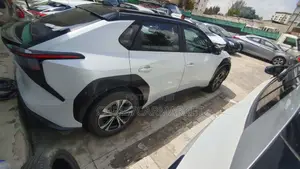 Toyota bZ4X 71.4 kWh FWD 2023 White