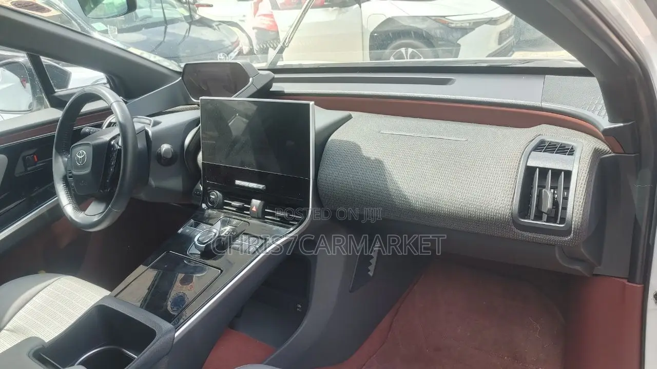 Toyota bZ4X 71.4 kWh FWD 2023 White