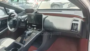 Toyota bZ4X 71.4 kWh FWD 2023 White