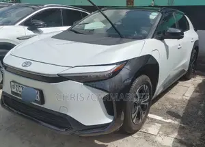 Photo - Toyota bZ4X 71.4 kWh FWD 2023 White