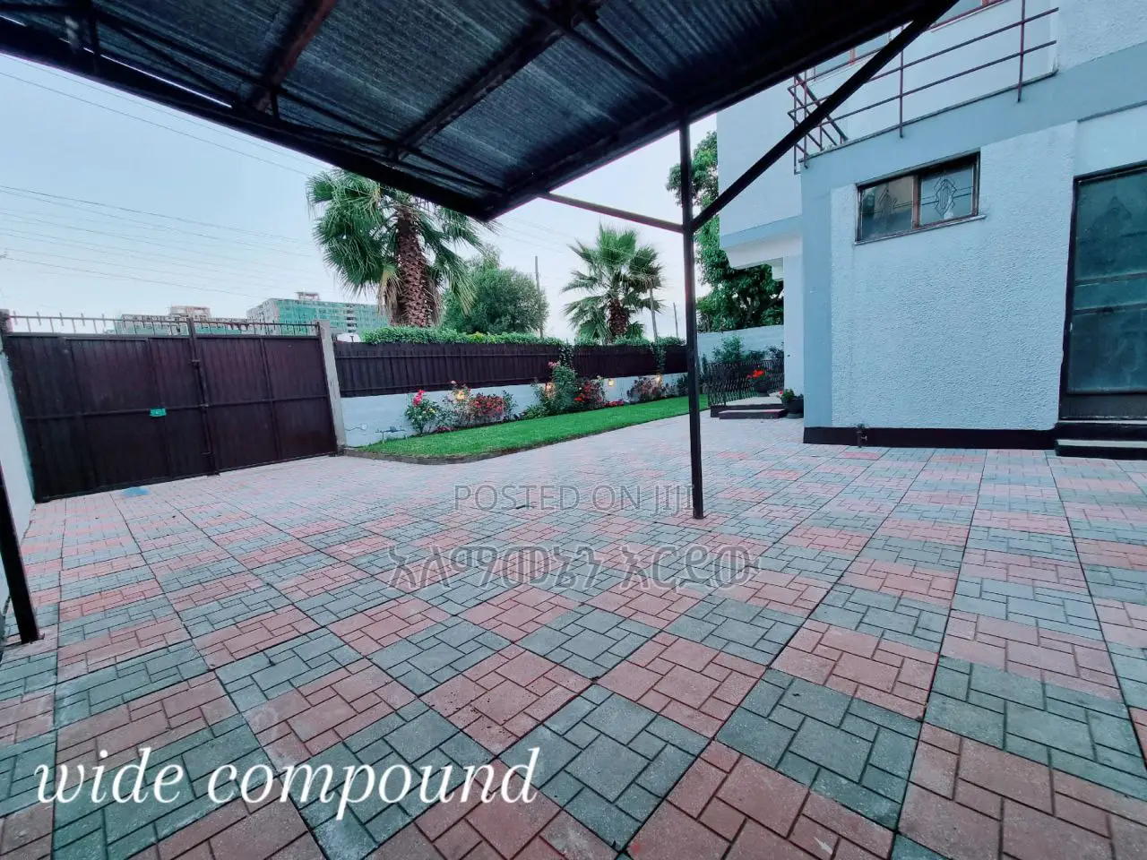 Furnished 3bdrm Townhouse/Terrace in አያት ዞን, Bole for sale