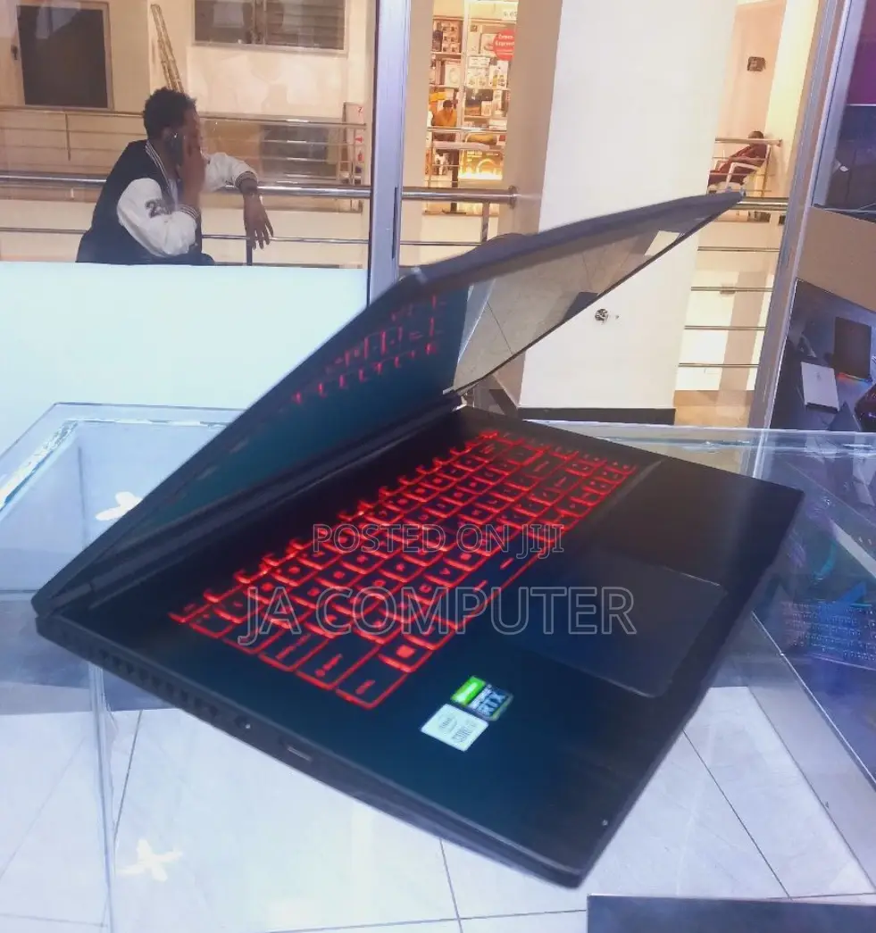 New Laptop MSI GF65 Thin 10UE 24GB Intel Core I7 SSD 512GB