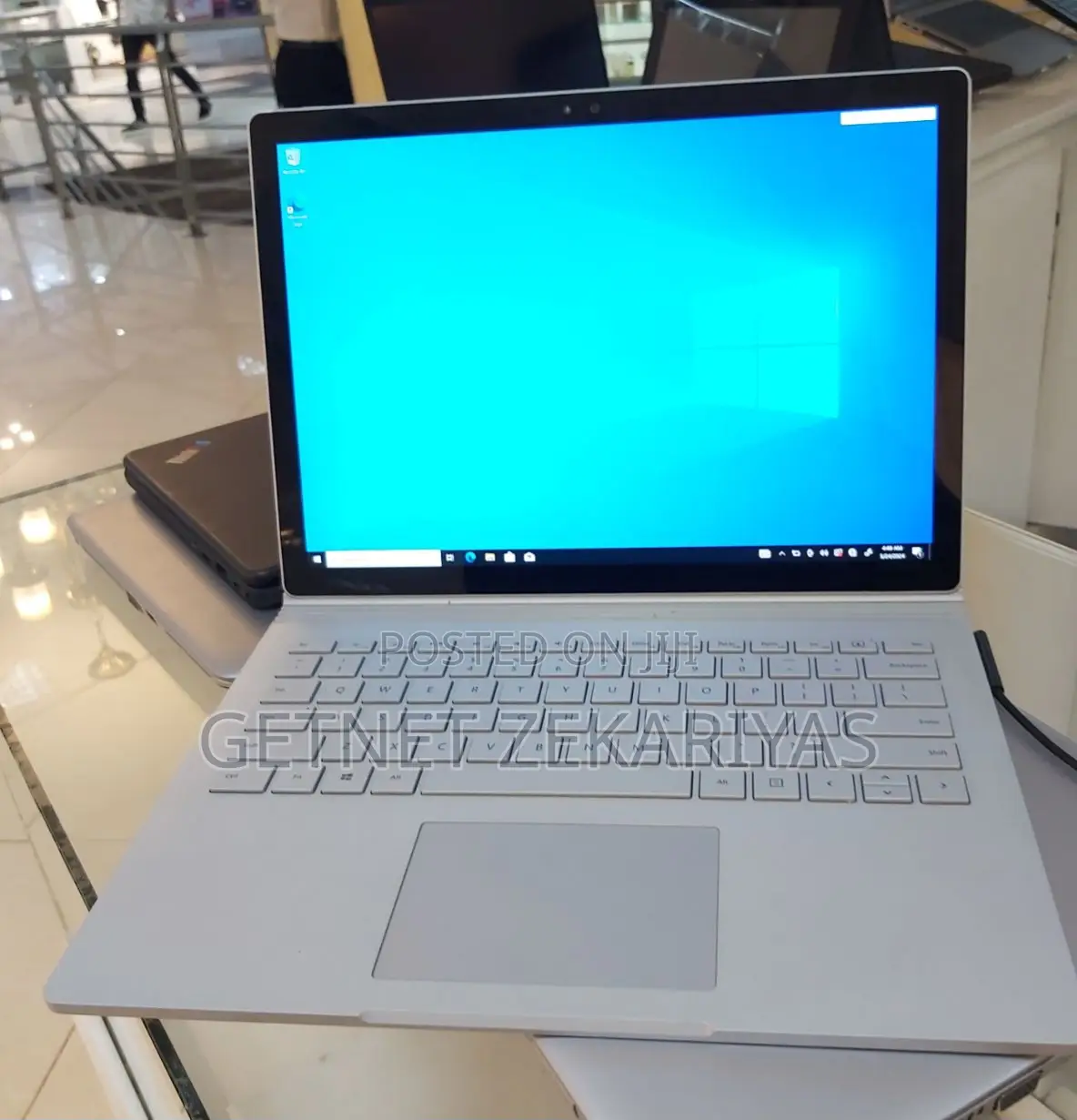 New Laptop Microsoft Surface Book 8GB Intel Core I5 SSD 256GB