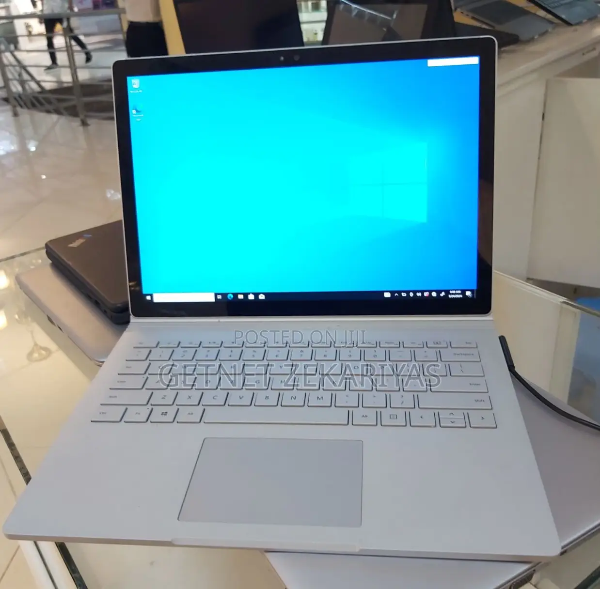 New Laptop Microsoft Surface Book 8GB Intel Core I5 SSD 256GB
