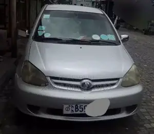 Toyota Platz 2005 Silver